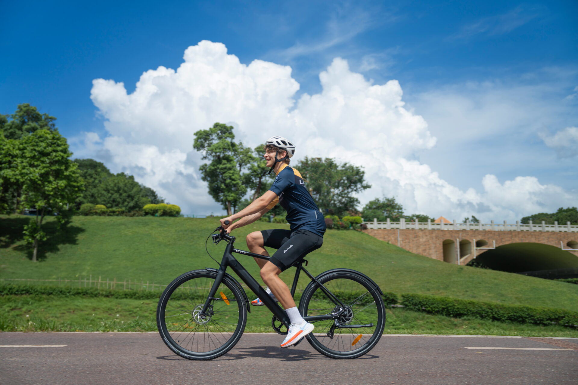 UK Study: 30% Rainy-Day E-Bike Fatality Drop—5 Safety Features Outperform Helmets 4