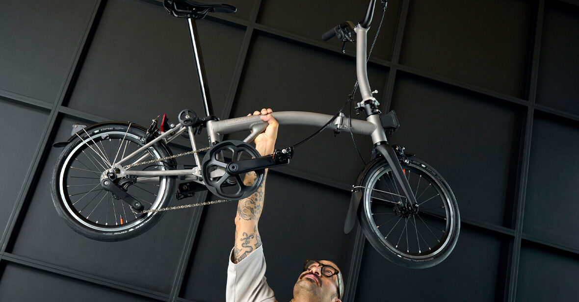 Brompton T Line 4-Speed Urban Folding Bike | Ceratech Black, Mid Handlebar - Image 2