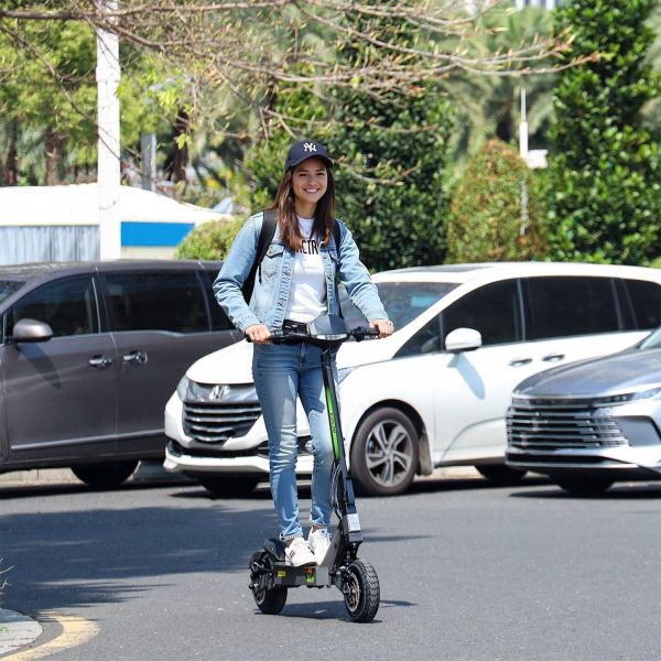 VIPCOO VS3 800W Off-Road Electric Scooter – 50KM Range, Touchscreen, Built for City & Adventure