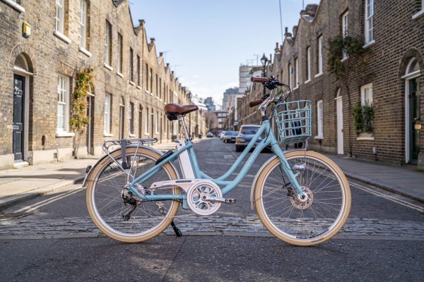 Rower elektryczny Volt Kensington Step-Through – elegancki, wygodny i stworzony do codziennej jazdy